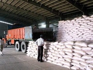 اوره — انبارداری و بارگیری کیسه‌های ۵۰ کیلویی